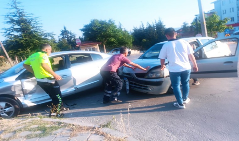 Tavşanlıda trafik kazası; 6 kişi yaralandı