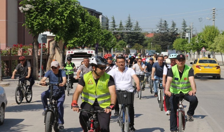 ‘Temiz Hava İçin Otomobilsiz Bir Gün temasıyla bisiklet turu düzenlendi