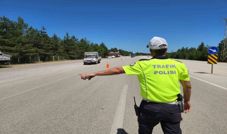 Trafik ekiplerinden bayram tatilinin son gününde sıkı denetim