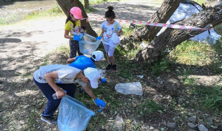 Tuncelide 7den 70e çevre temizliği