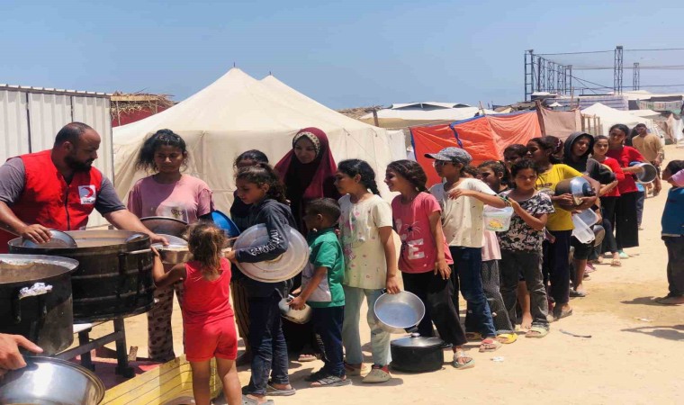 Türk Kızılay Gazzedeki aşevi kapasitesini günlük 15 bin kişilik sıcak yemeğe çıkardı