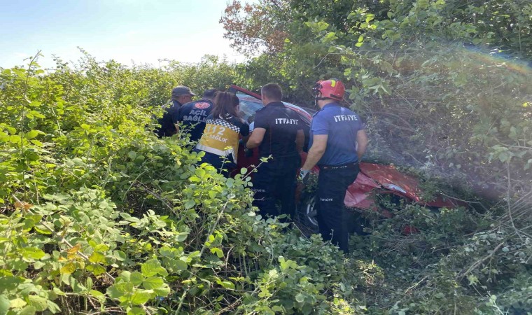 Uzunköprüde otomobil şarampole uçtu: 1 yaralı