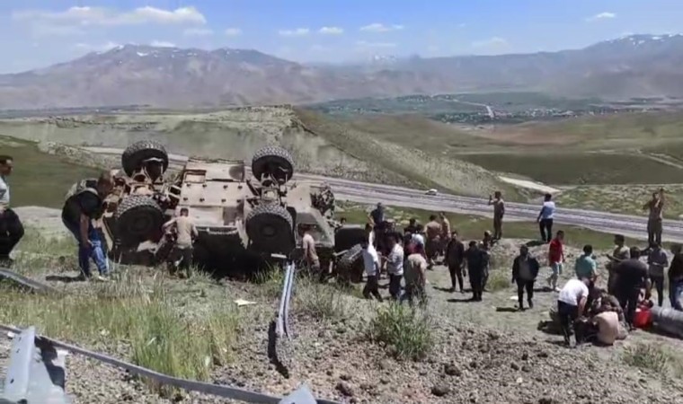 Vanda askeri araç devrildi: 3 asker yaralı