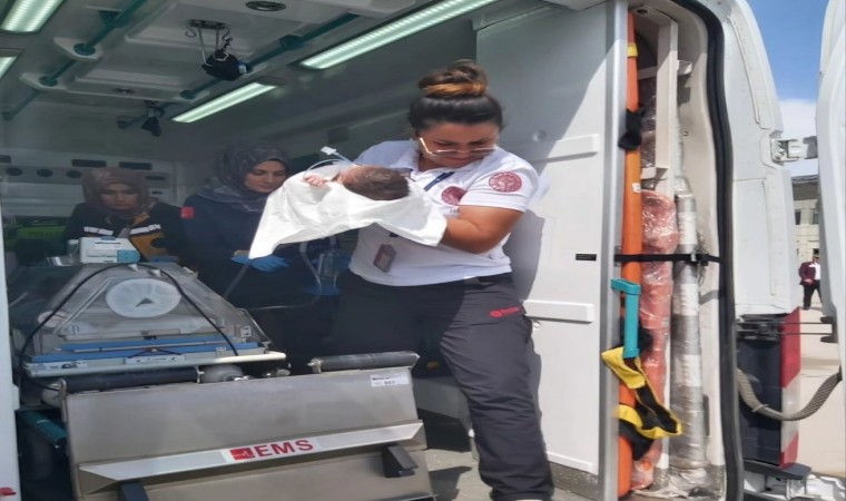 Vanda kalp hastası bebek için ambulans uçak havalandı