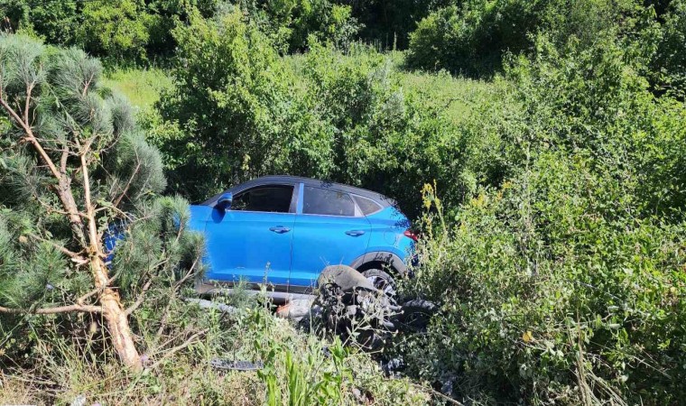 Yalovada karşı şeritten gelen 2 araca çarpan motosiklet sürücüsü yaralandı