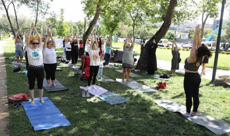 Yoga tutkunları Eyüpsultanda buluştu