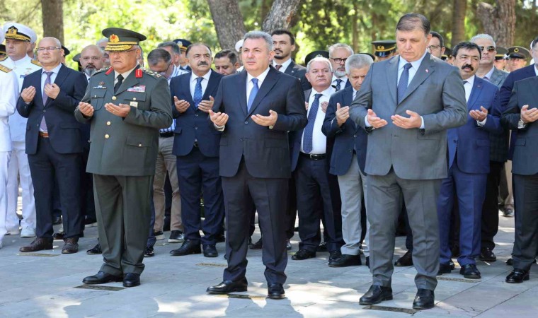 15 Temmuz şehitleri İzmirde dualarla anıldı