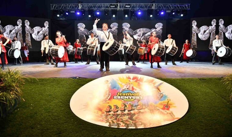 3. Uluslararası Esenyurt Halk Dansları, Müzik ve Sanat Festivalinde Anadolu Ateşi sahne aldı