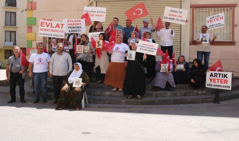 8 yıldır PKKnın elinde olan kız, oturma eyleminde olan ailesine kavuşacak