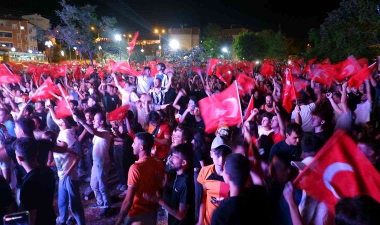 A Milli Futbol Takımının çeyrek finale yükselmesi Edirnede coşkuyla kutlandı