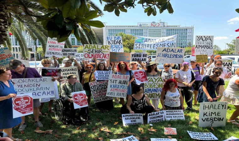 Adalar sakinlerinden İBB önünde azmanbüsleri istemiyoruz eylemi