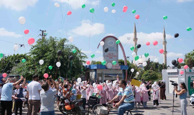 Adanada çocuklar, Filistinde ölen akranları için gökyüzüne balon bıraktı