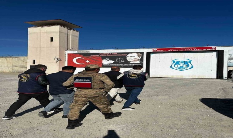 Ağrıda 125 aranan şahıs yakalandı, cezaevine teslim edildi