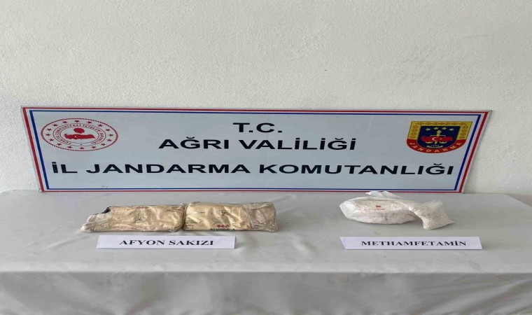 Ağrıda 2 kilo afyon sakızı ve 1,3 kilo metamfetamin ele geçirildi