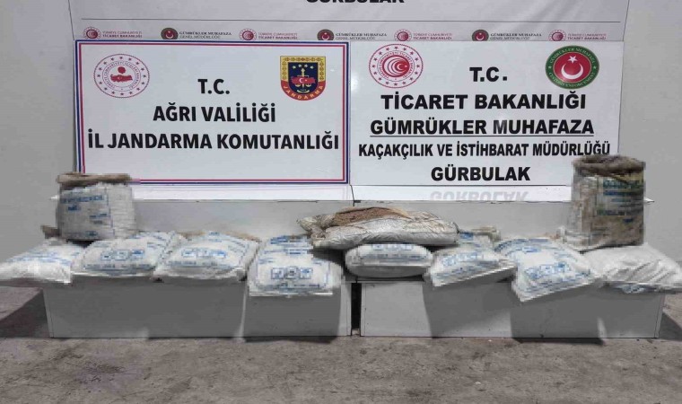 Ağrıda çuvallar içerisinde 240 kilo uyuşturucu yakalandı