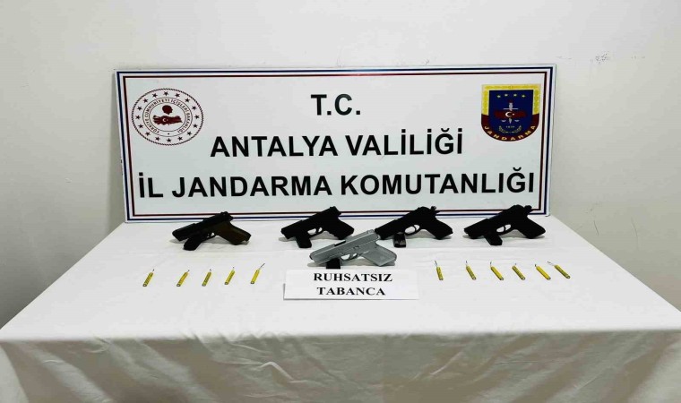 Antalyada silah ve mühimmat kaçakçısı jandarmaya takıldı