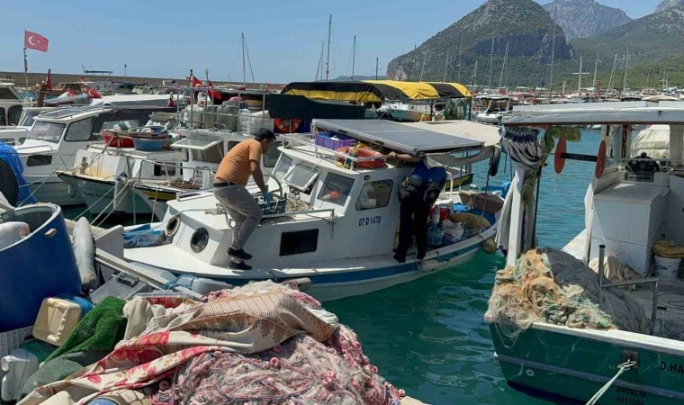 Antalyada teknesinde yaşayan adam ölü bulundu