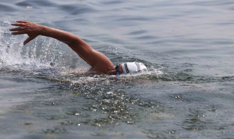 Armutludan Mudanyaya 12 kilometre yüzdüler...