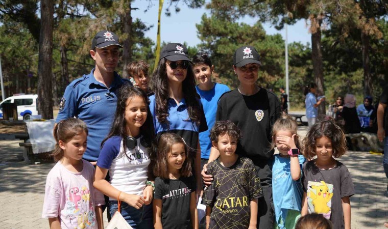 Arnavutköyde polis ekipleri orman yangınlarıyla ilgili vatandaşları uyardı