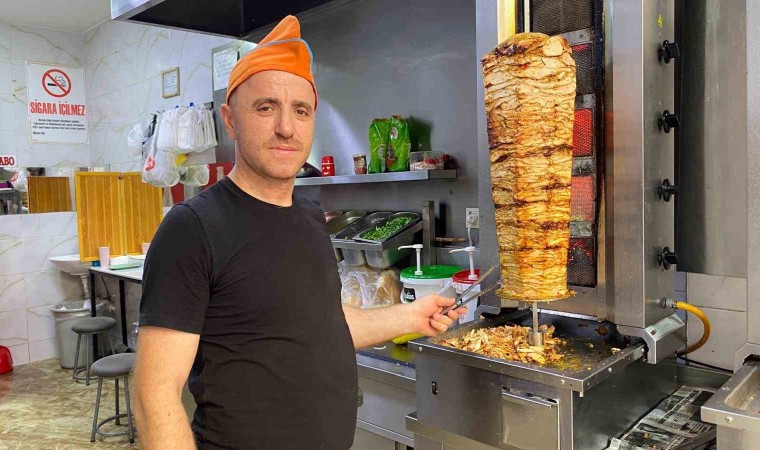 Aydında kavurucu sıcakta döner ustalarının zorlu mesaisi