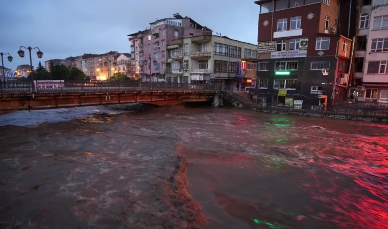 Bakan Yerlikaya: Samsunda 34 vatandaşımız güvenlikli alanlara tahliye edildi