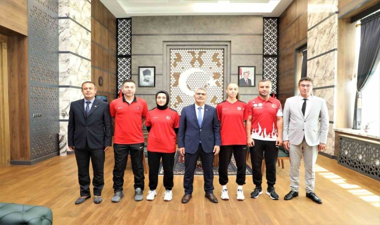 Başarılı sporculardan Vali Çelike ziyaret