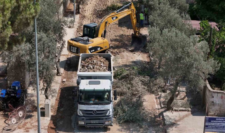 Başkan Çerçioğlu Buharkentin yollarını yeniliyor