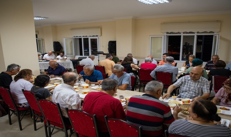 Başkan Günel Davutlar Cemevinde Matem orucu açma yemeğine katıldı