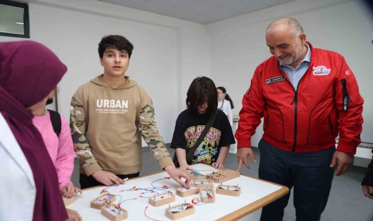 Başkan Sandıkçı: Öğrencilerimizi ve velilerimizi bilim ve teknoloji etkinlikleriyle buluşturuyoruz