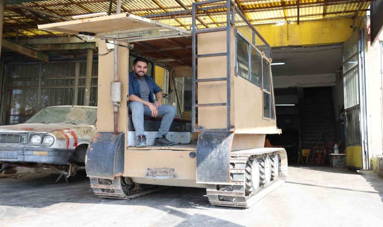 Bataklıkta mahsur kalınca kendi paletli aracını yaptı