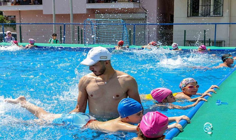 Bayraklıda yüzme kursuna büyük ilgi