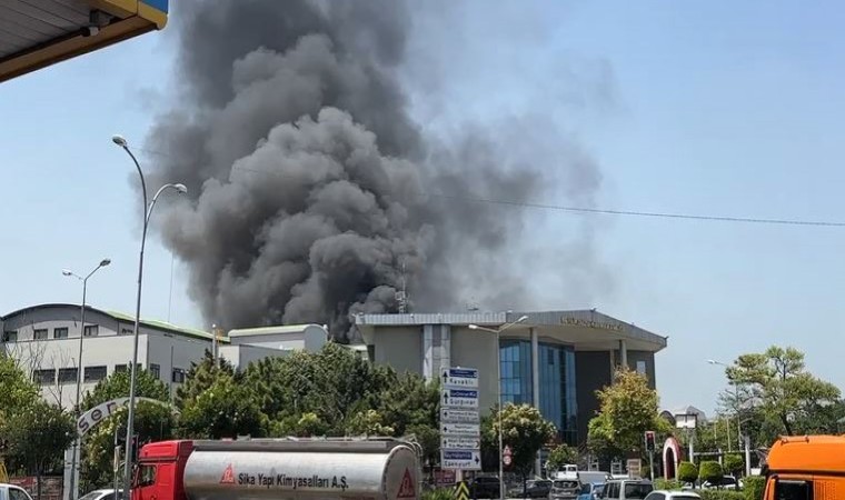 Beylikdüzünde korkutan fabrikaya yangını