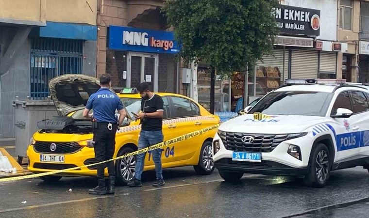 Beyoğlunda bir şahıs caddede rastgele ateş açtı, kurşunlar bir ticari taksiye isabet etti