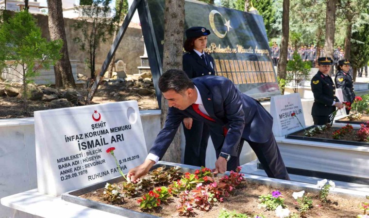 Bilecikte 15 Temmuz Demokrasi ve Millî Birlik Günü dolayısıyla şehitlik ziyaret edildi