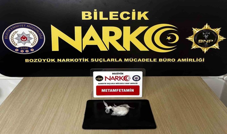 Bilecikte durdurulan araçta uyuşturucu madde alarmı! 3 şüpheli yakalandı