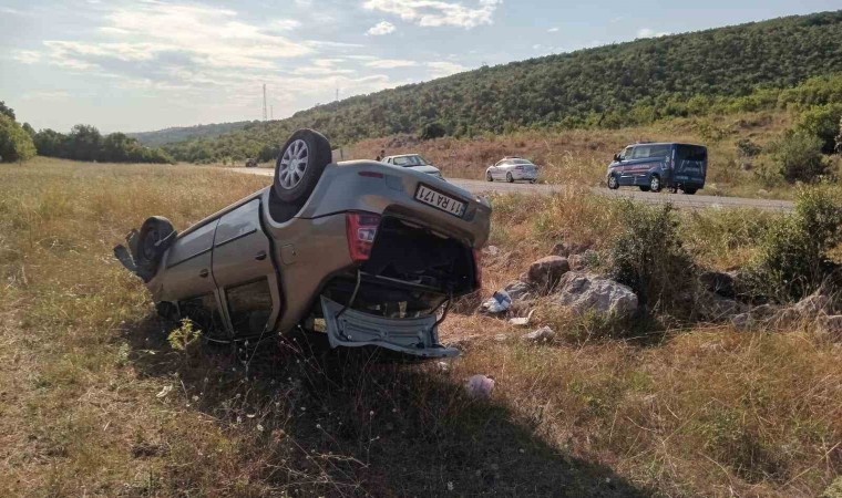 Bilecikte takla atan otomobil şarampole yuvarlandı: 2 yaralı