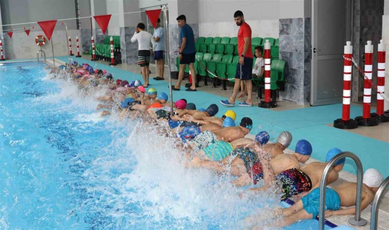 Bozdoğan Yarı olimpik Yüzme Havuzunda ilk kulaç atıldı