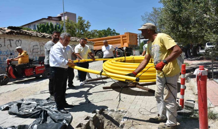 Buharkentte doğalgaz boruları yer altına indi