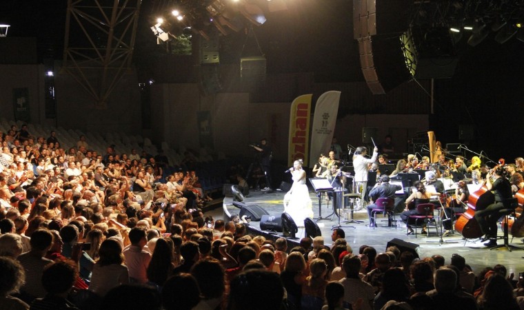 Bursa Festivalinde büyüleyici gece