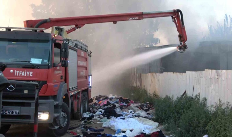 Bursada fabrika yangını: Ekiplerin müdahalesi sürüyor