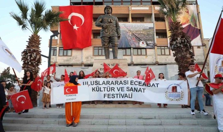 Büyükçekmece Belediyesince yaptırılan Atatürk Anıtının açılışı gerçekleşti