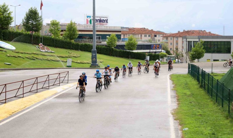 Büyükşehir, geleceğin şampiyon pedallarını Ayçiçeği Vadisinde keşfediyor