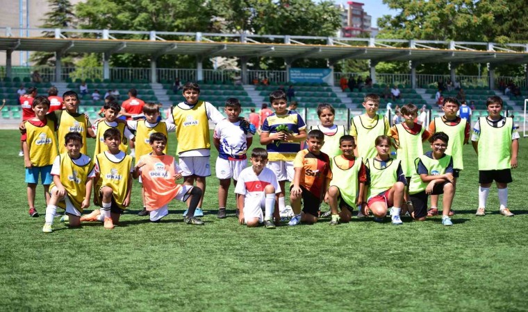 Büyükşehirden 2 bin 500 kişi ile 1inci yaz dönemi spor şenliği