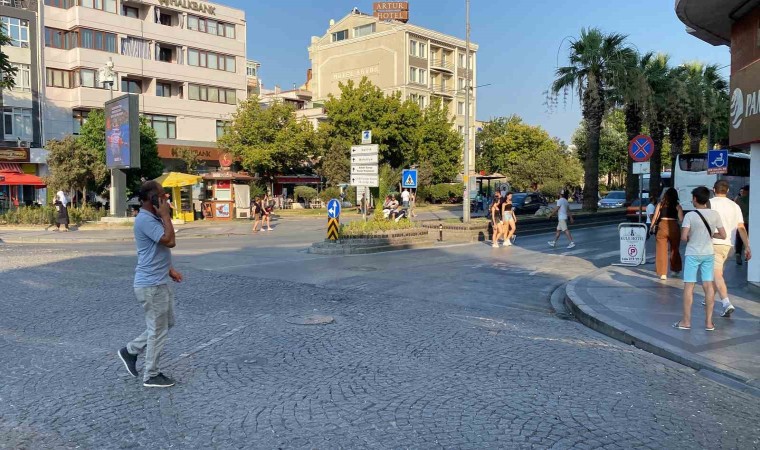 Çanakkaledeki deprem güvenlik kamerasına yansıdı