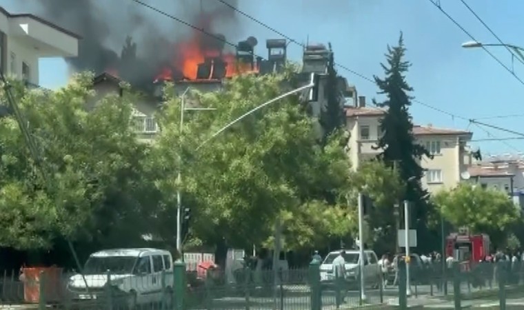 Çatı yangını korku ve paniğe neden oldu