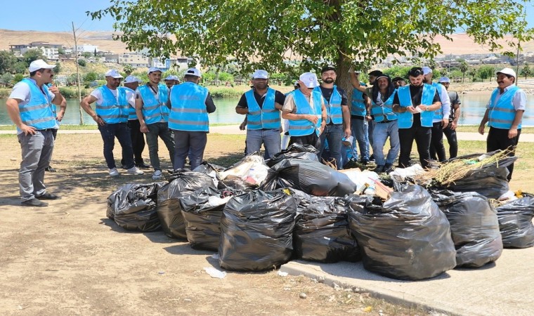 Cizrede denetimli serbestlik yükümlüleri parkları temizledi