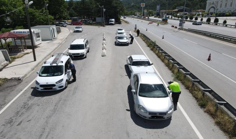 Çorumda 480 araç trafikten men edildi