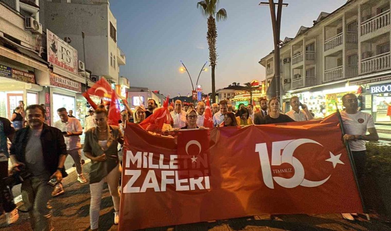 Demokrasi meşalesinin ateşinin yakıldığı Marmariste 15 Temmuz Demokrasi ve Milli Birlik programı düzenlendi