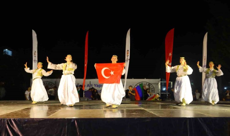 Denizlide halk dansları şöleni yaşanıyor