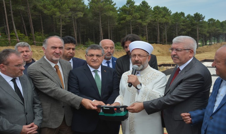 Diyanet İşleri Başkanı Erbaş: Camisiz camia olmaz